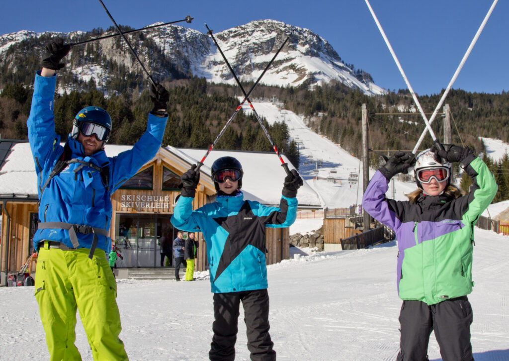 Skikurs mit Skilehrer am Loser